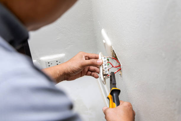Best Emergency Electrical Repair  in Charleston, MS